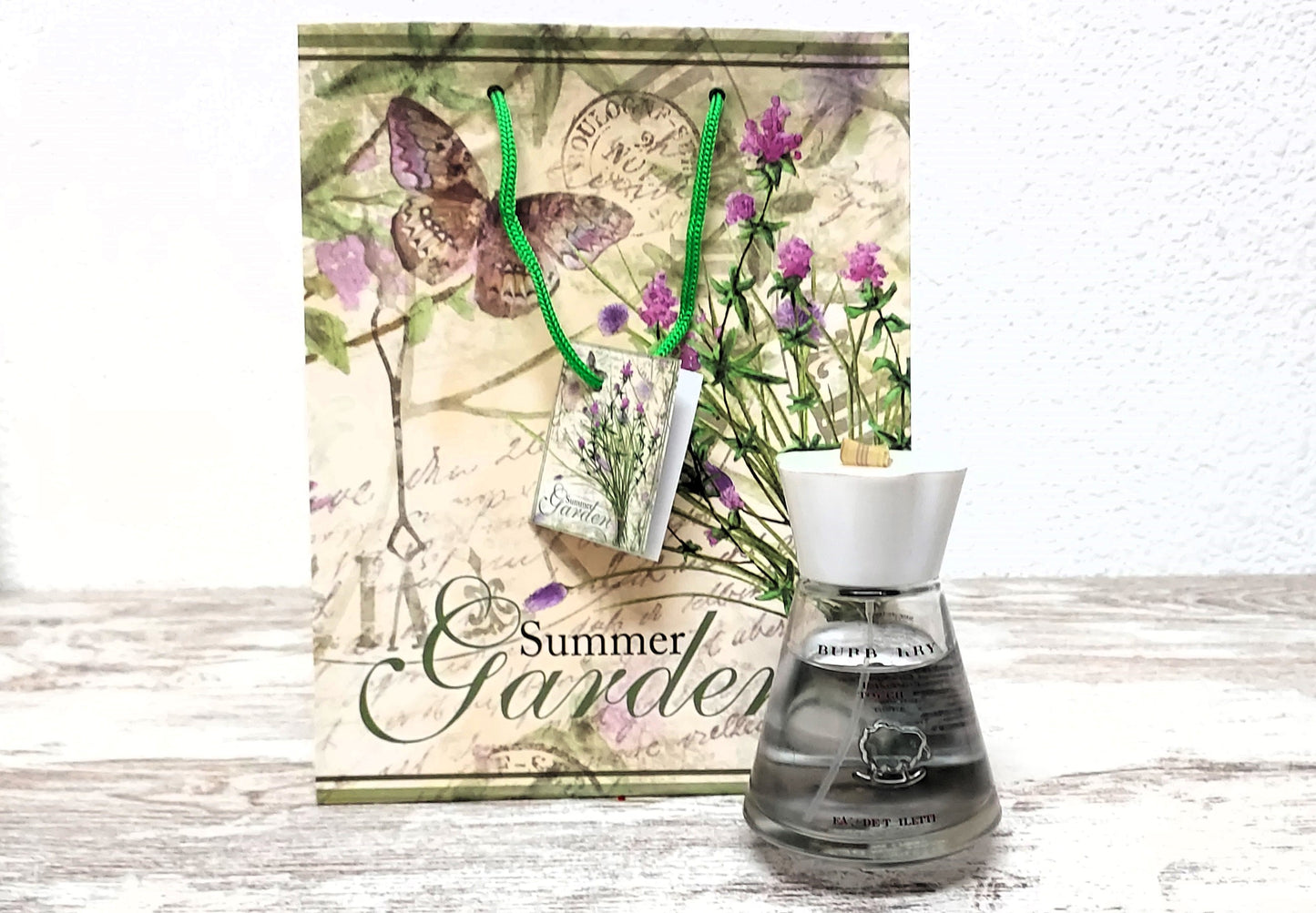 Burberry Baby Touch EDT (eau de toilette) 100ml. Perfume level as shown in the pictures.