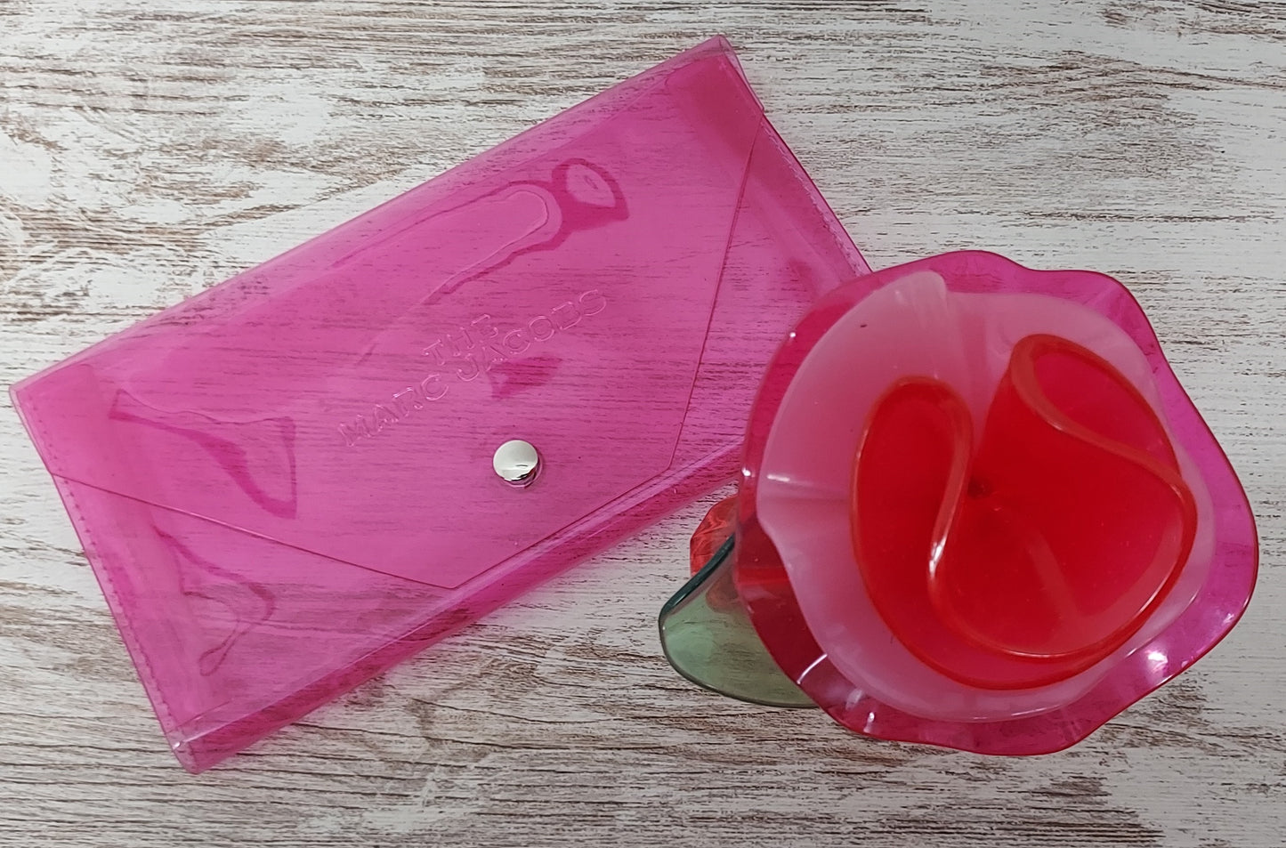 Oh Lola! Marc Jacobs EDP (eau de parfum) 100ml + Toiletry Bag. Discontinued.