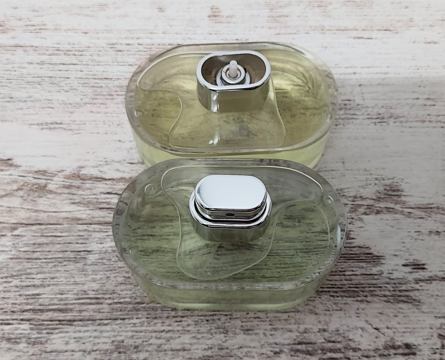 Must de Cartier pour Homme EDT, 2 bottles of 100 ml (total 200 ml). A broken sprayer.