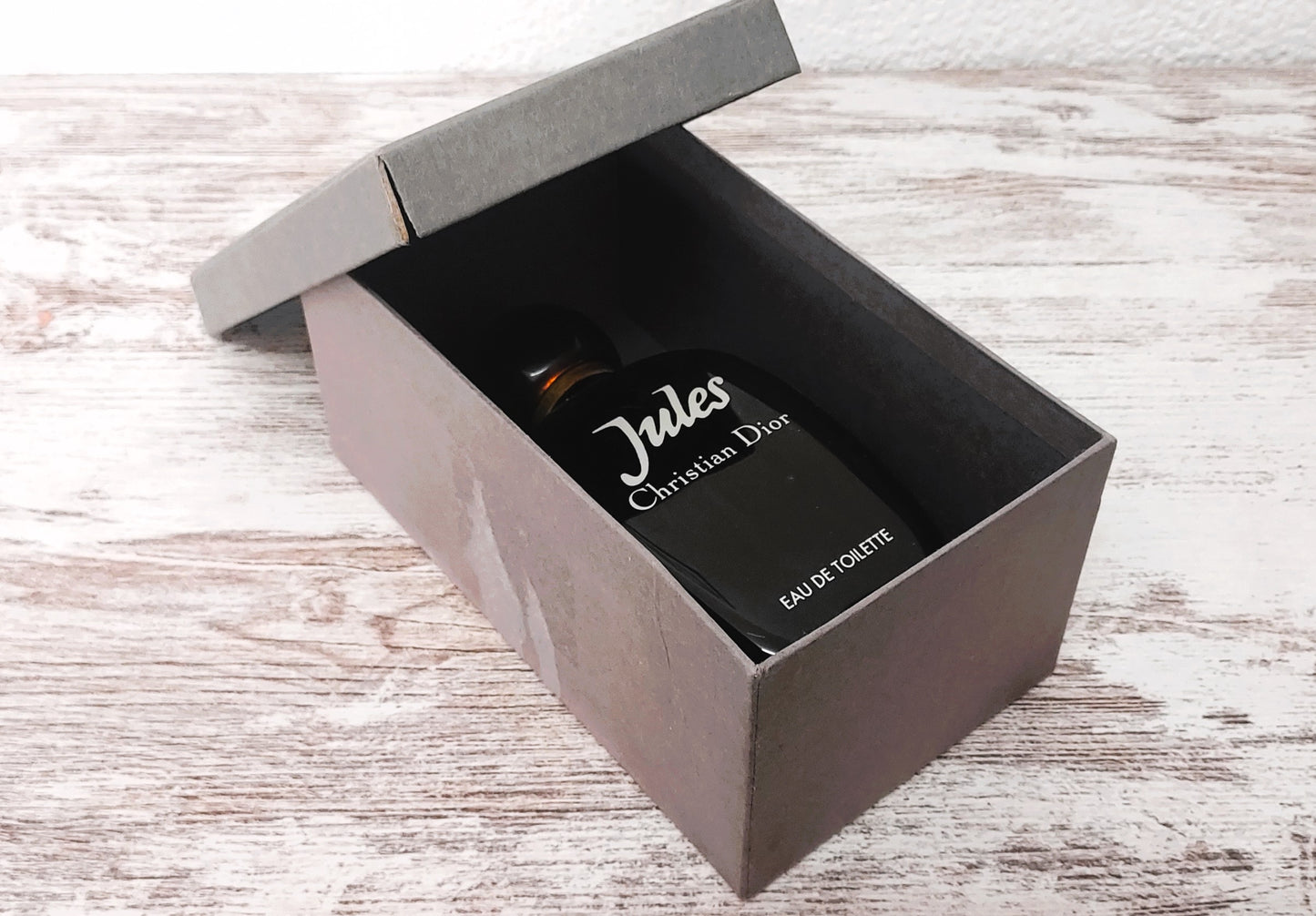 Jules Dior EDT (eau de toilette) 200ml (Perfume level as shown in the pictures).