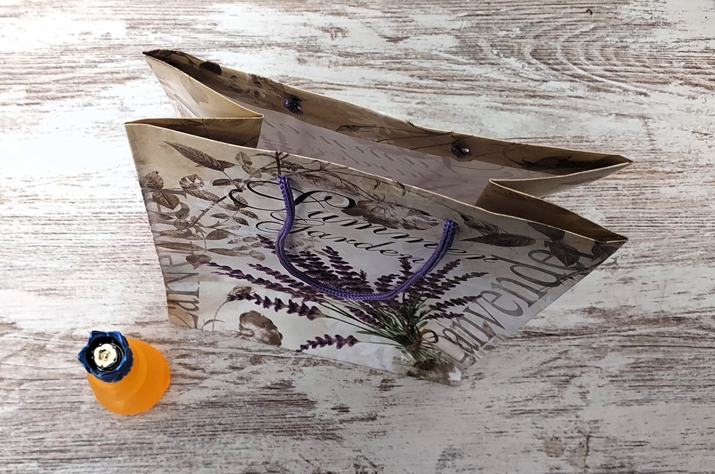 Delice d'Epices Nina Ricci EDT 30ml (quantity as shown in the pictures). Vintage.