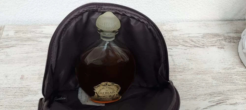 Fleur de Feu Guerlain. SIZE: 16cm x 10cm. Label Dolphins 40's. Extremely rare.