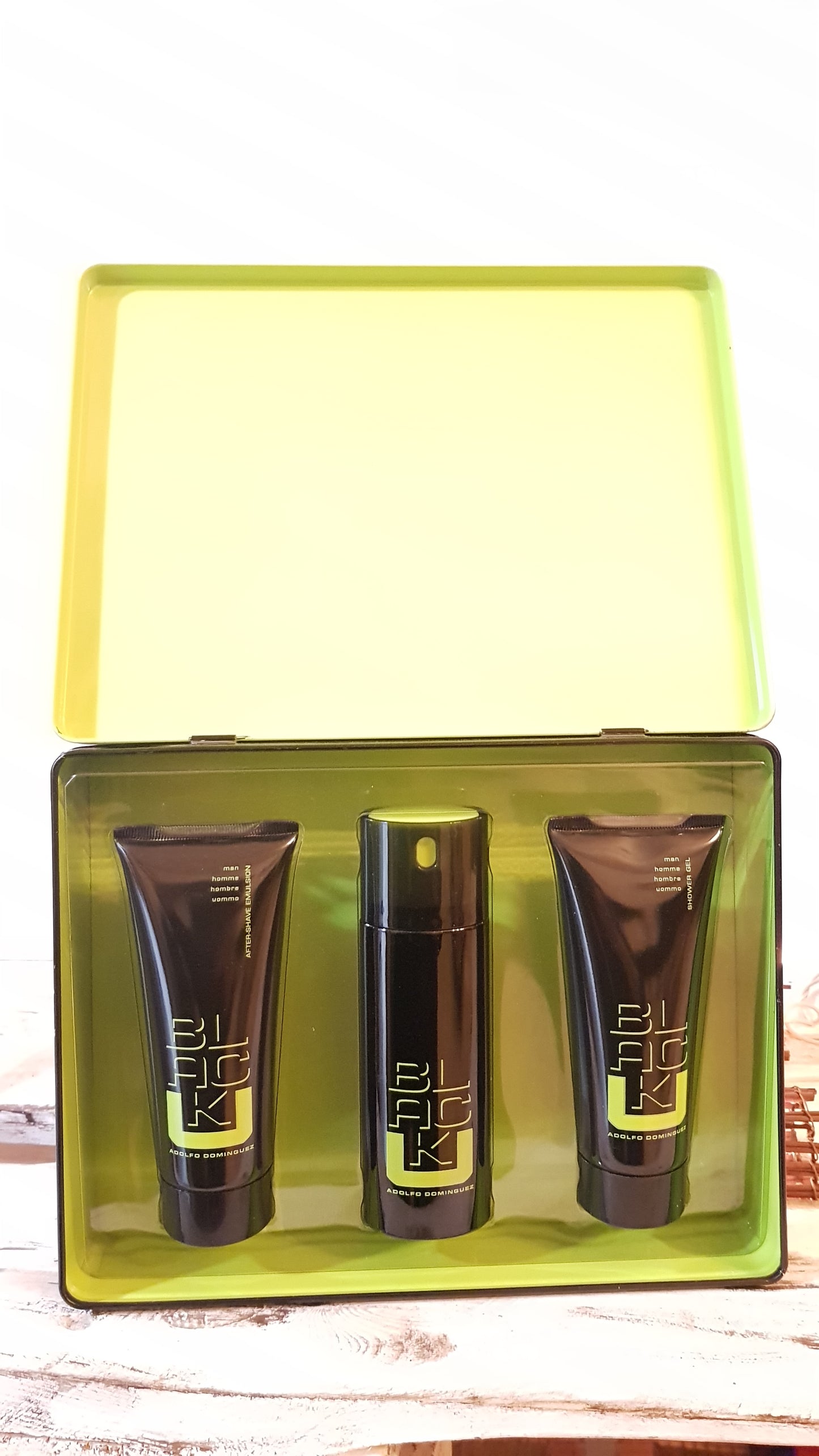 U Black for Men Adolfo Dominguez EDT 75ml + After Shave 100ml + Gel 100ml.