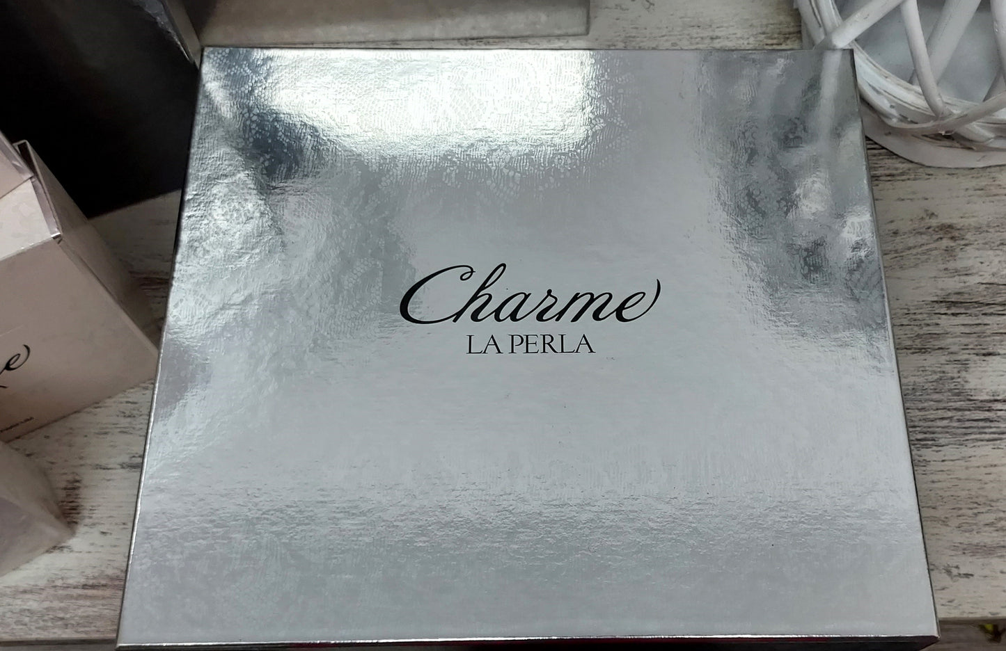 Charme La Perla EDP (eau de parfum) 50ml + Body Lotion 125ml + Shower Gel 125ml.