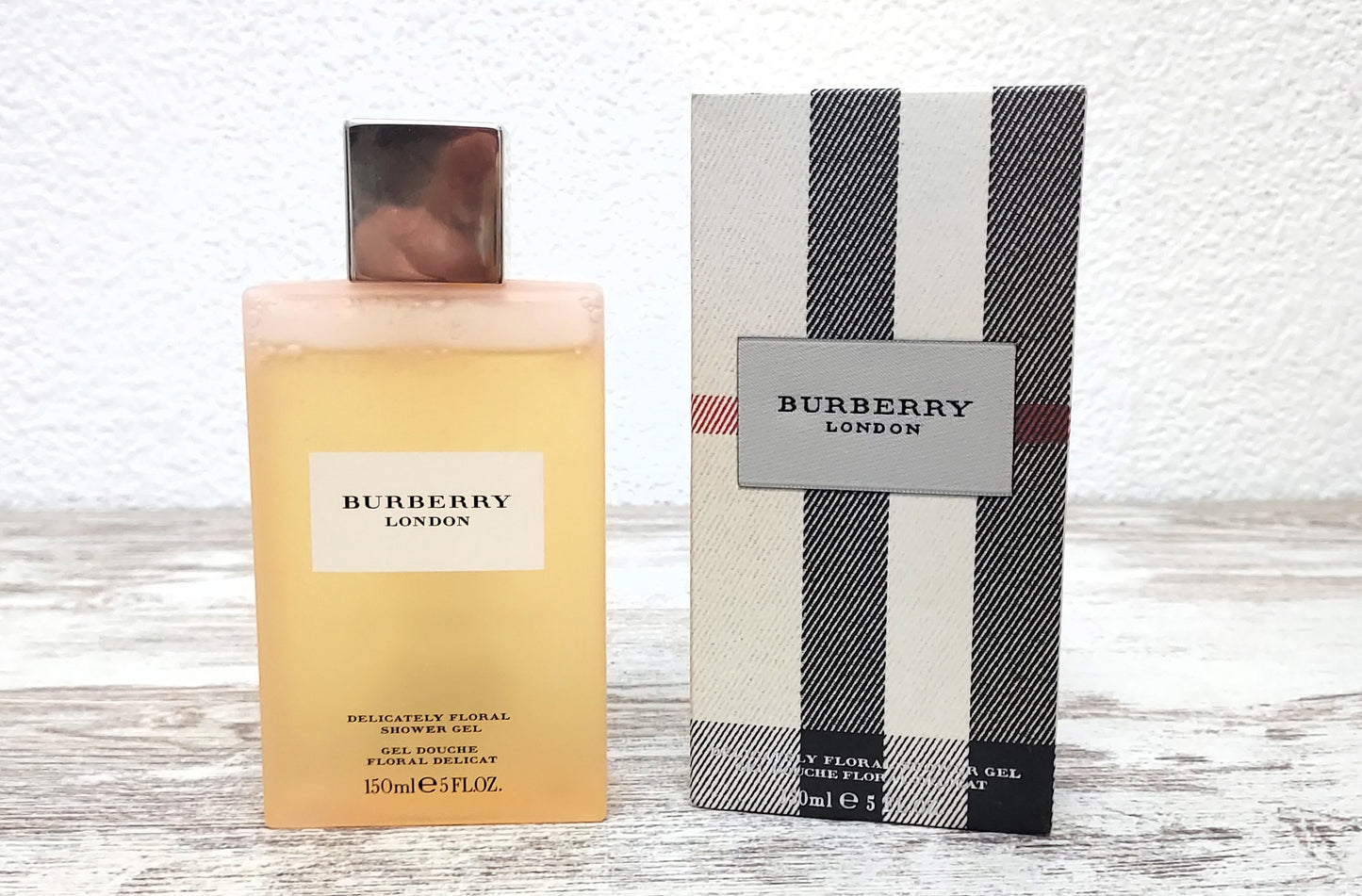 Burberry London for Her Delicate floral shower gel 150 ml. Discontinued vintage.
