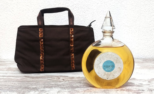 L’Heure Bleue Guerlain (eau de cologne) Flacon Montre — Size: 18 cm (H) x 13 cm (W).