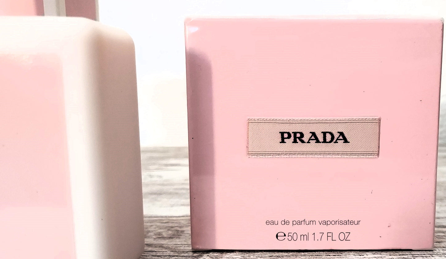 Prada eau de parfum 50ml + Shower Gel 200ml. Discontinued vintage 2004.
