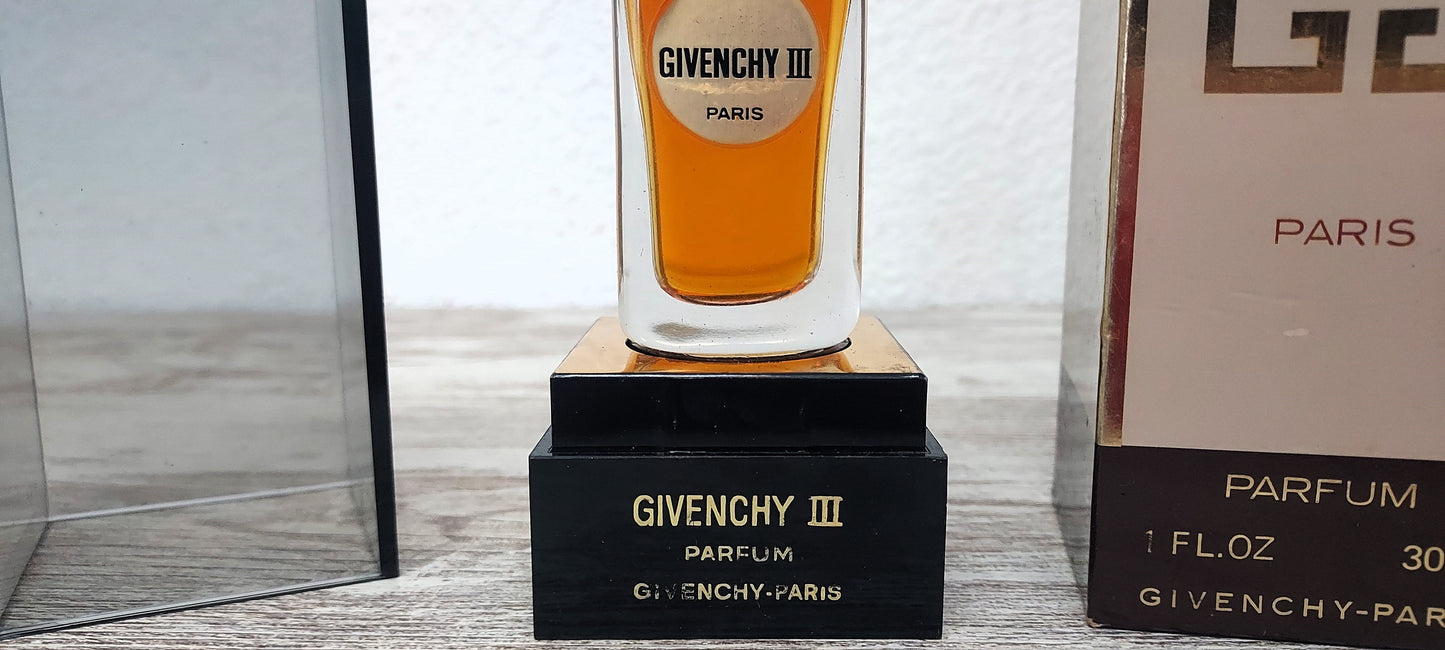 Givenchy III PURE PARFUM 30ml. Vintage extremely rare item. BOX STAINED.