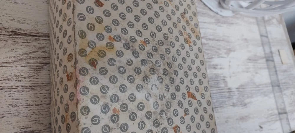 Chant d'Aromes Guerlain SIZE: 19-20cm x 11cm. Extremely rare.