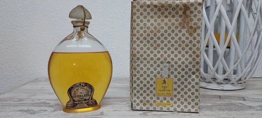 Chant d'Aromes Guerlain SIZE: 19-20cm x 11cm. Extremely rare.