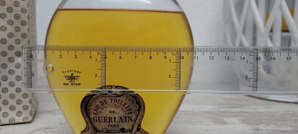 Chant d'Aromes Guerlain SIZE: 19-20cm x 11cm. Extremely rare.