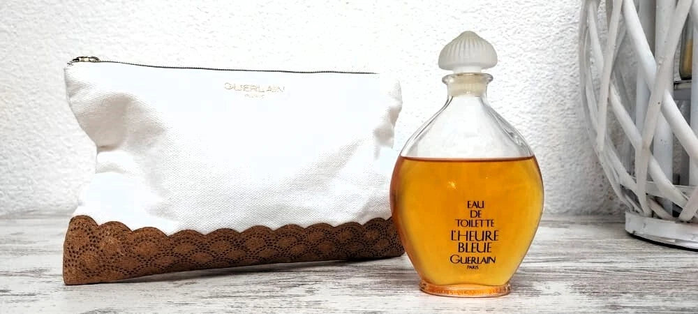 L’Heure Bleue Guerlain EDT (eau de toilette). Size: 12cm x 7cm. Partially evaporated.