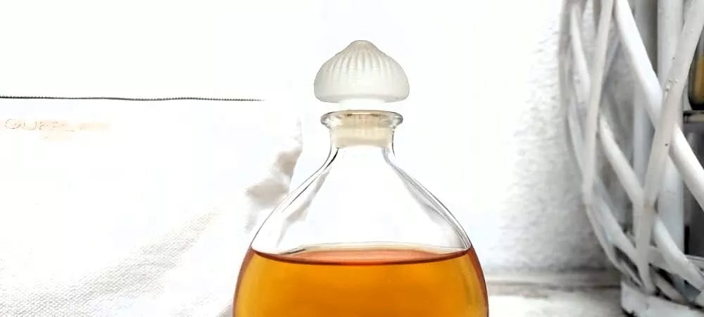 L’Heure Bleue Guerlain EDT (eau de toilette). Size: 12cm x 7cm. Partially evaporated.