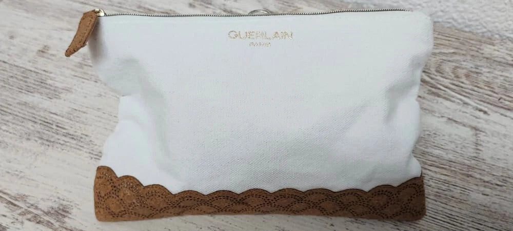 L’Heure Bleue Guerlain EDT (eau de toilette). Size: 12cm x 7cm. Partially evaporated.